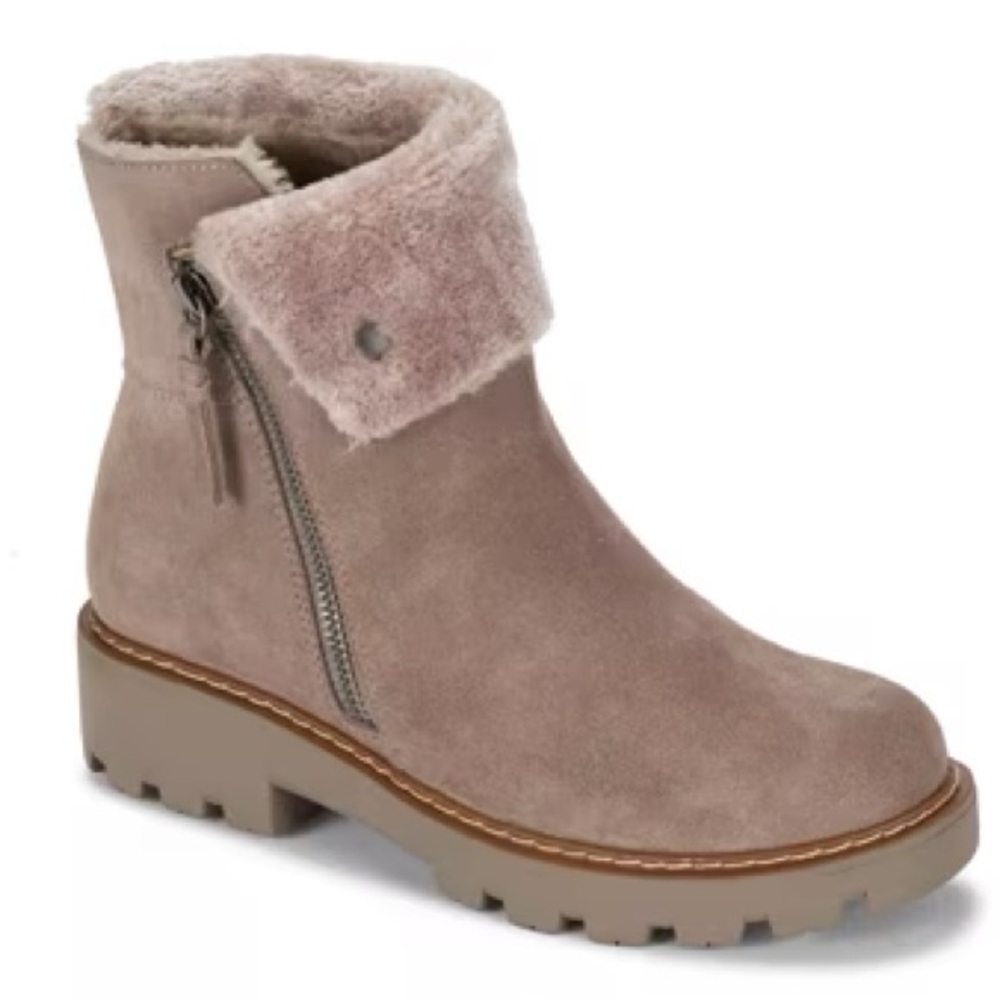 NEW bare traps winter boots, 6.5